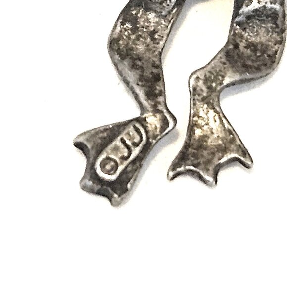 JJ Jonette Silver Pewter Articulated Frog Dangle Drop Earrings - Picture 3 of 3